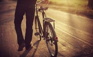 Thế giới này có những người lạ lắm, toàn thương người không thương mình… 2 yeu nguoi khong yeu minh