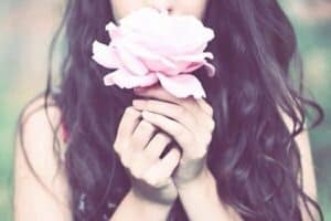 hanh phuc cua mot co gai doc than 1